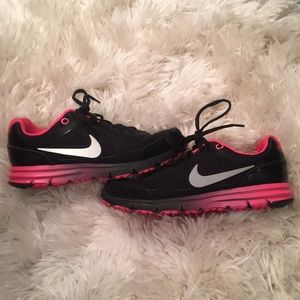 Nike Sneakers: Size 6